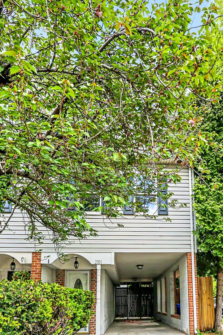 Harrisburg House: 2301 N 2nd St