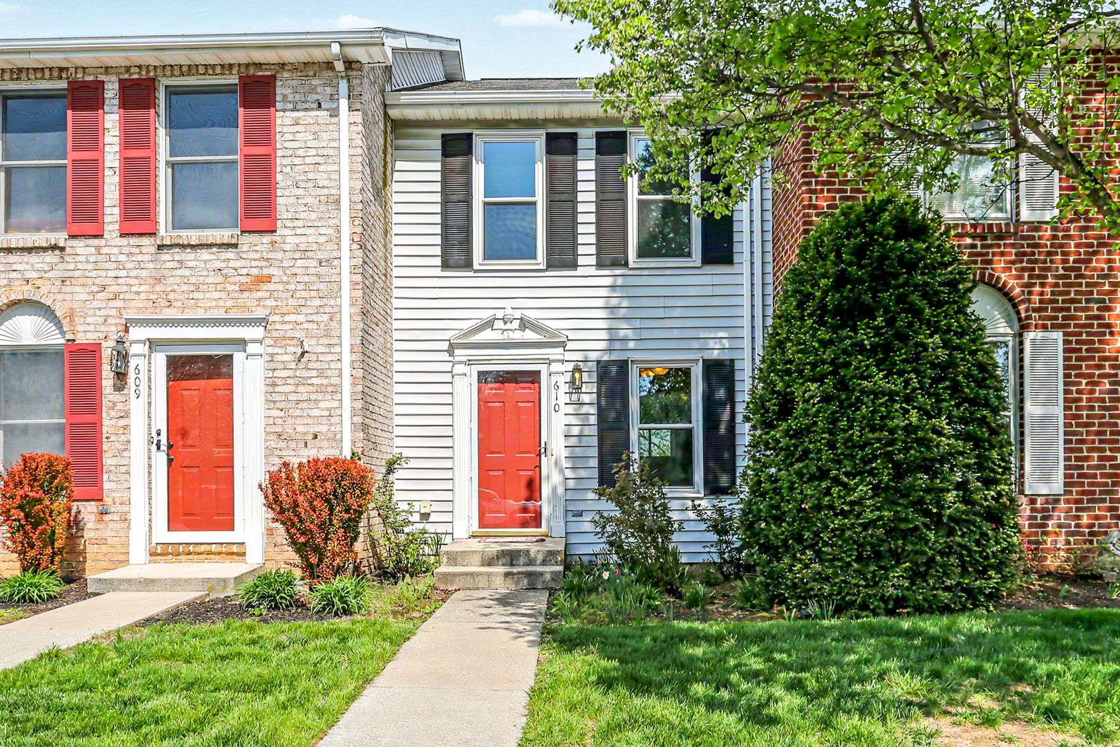 Mechanicsburg House: 610 Colonial View Rd