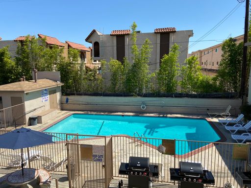 2 Bed/ 1 Bath Downstairs Unit - Burbank – photo 1