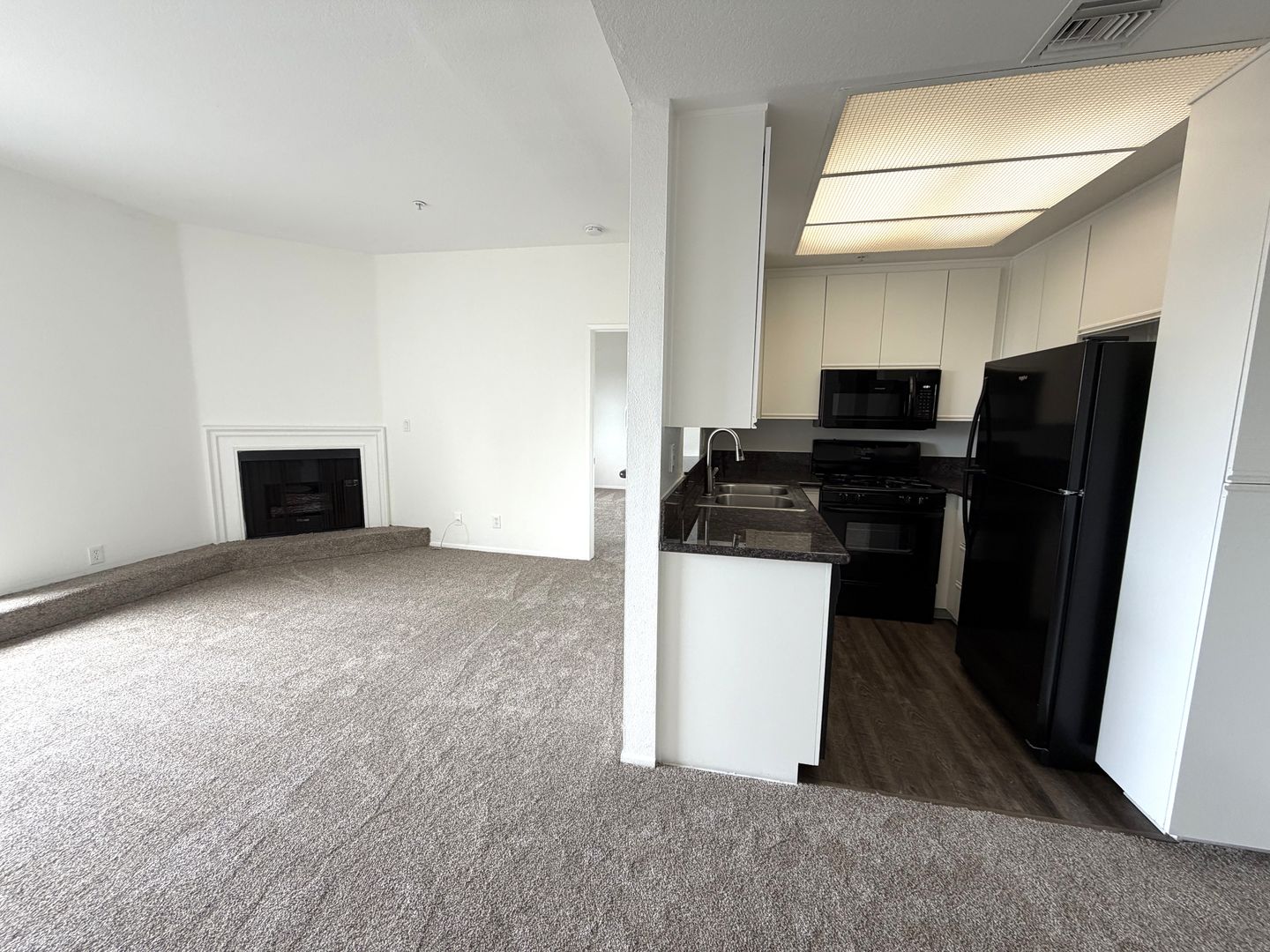 Pasadena Apartment: 147 S. Oak Knoll Ave.