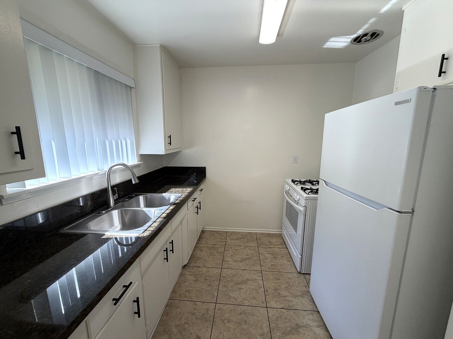 Pasadena Apartment: 255 S. Oakland Ave.