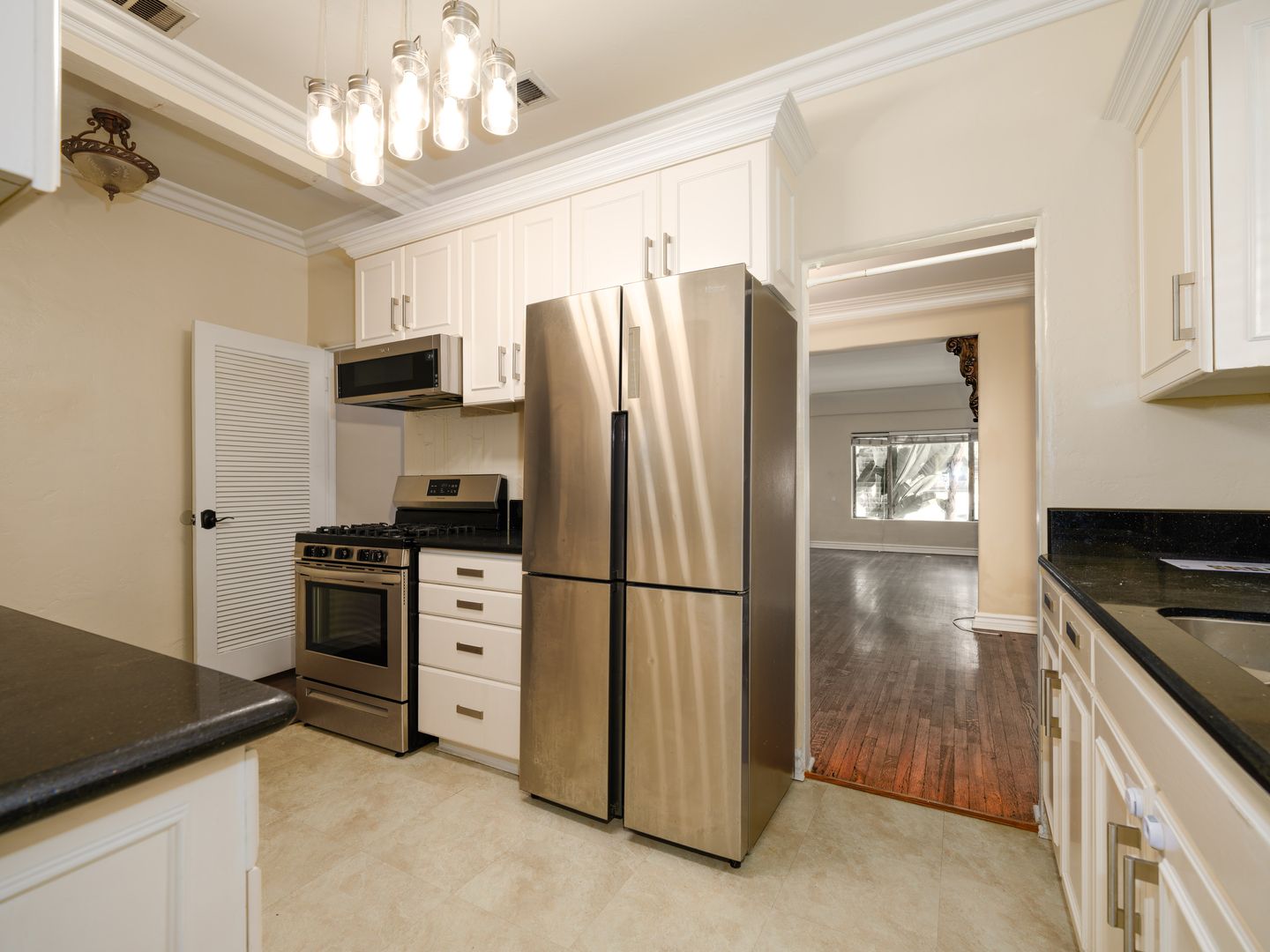 Beverly Hills Apartment: 152 North Arnaz Drive