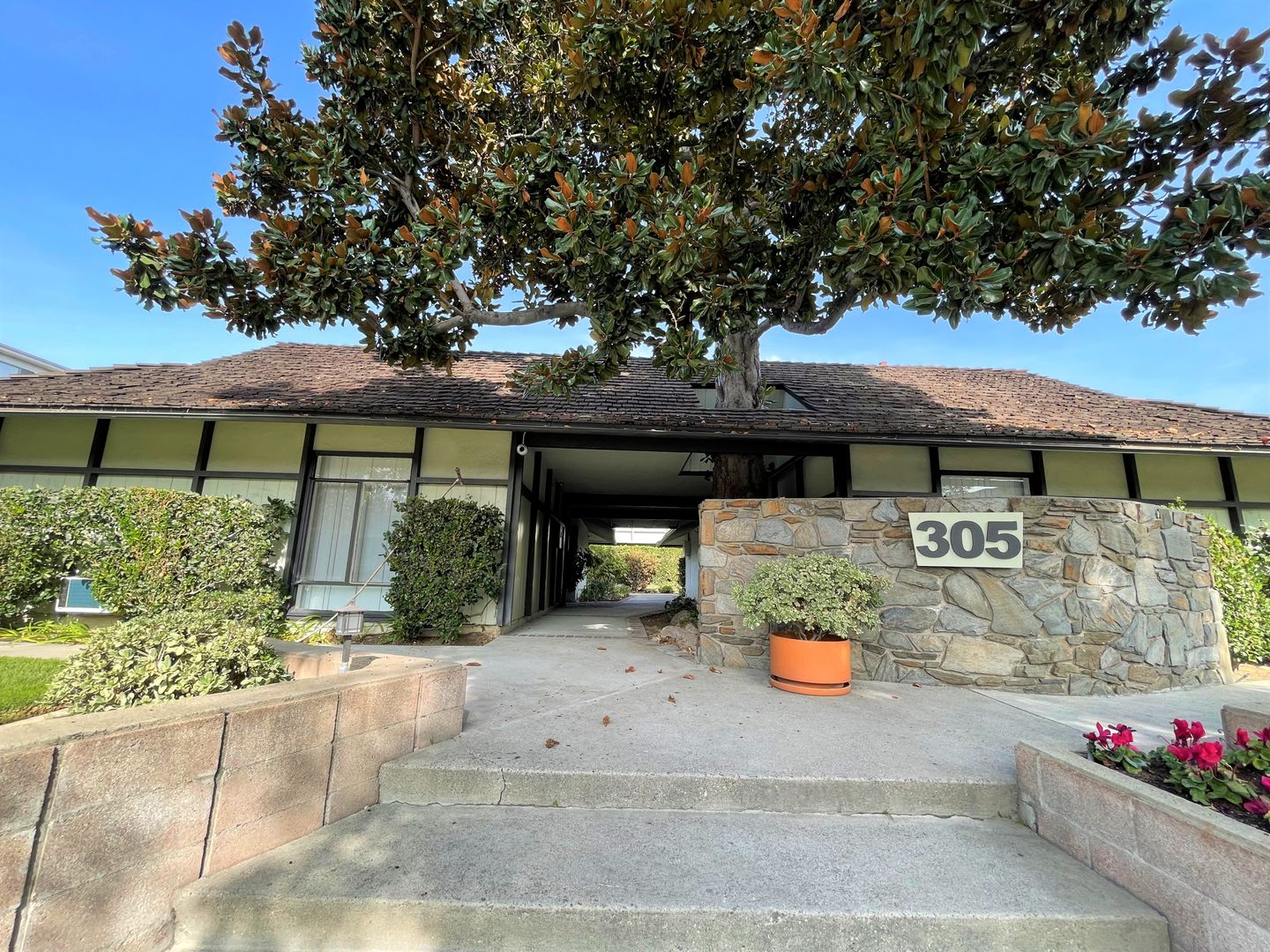 Pasadena Apartment: 305 E. California Blvd.