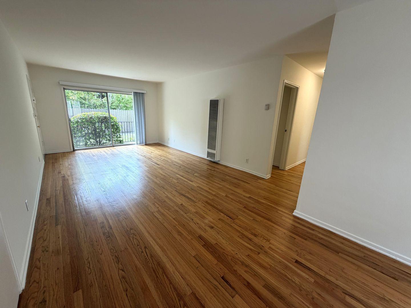 Pasadena Apartment: 255 S. Oakland Ave.