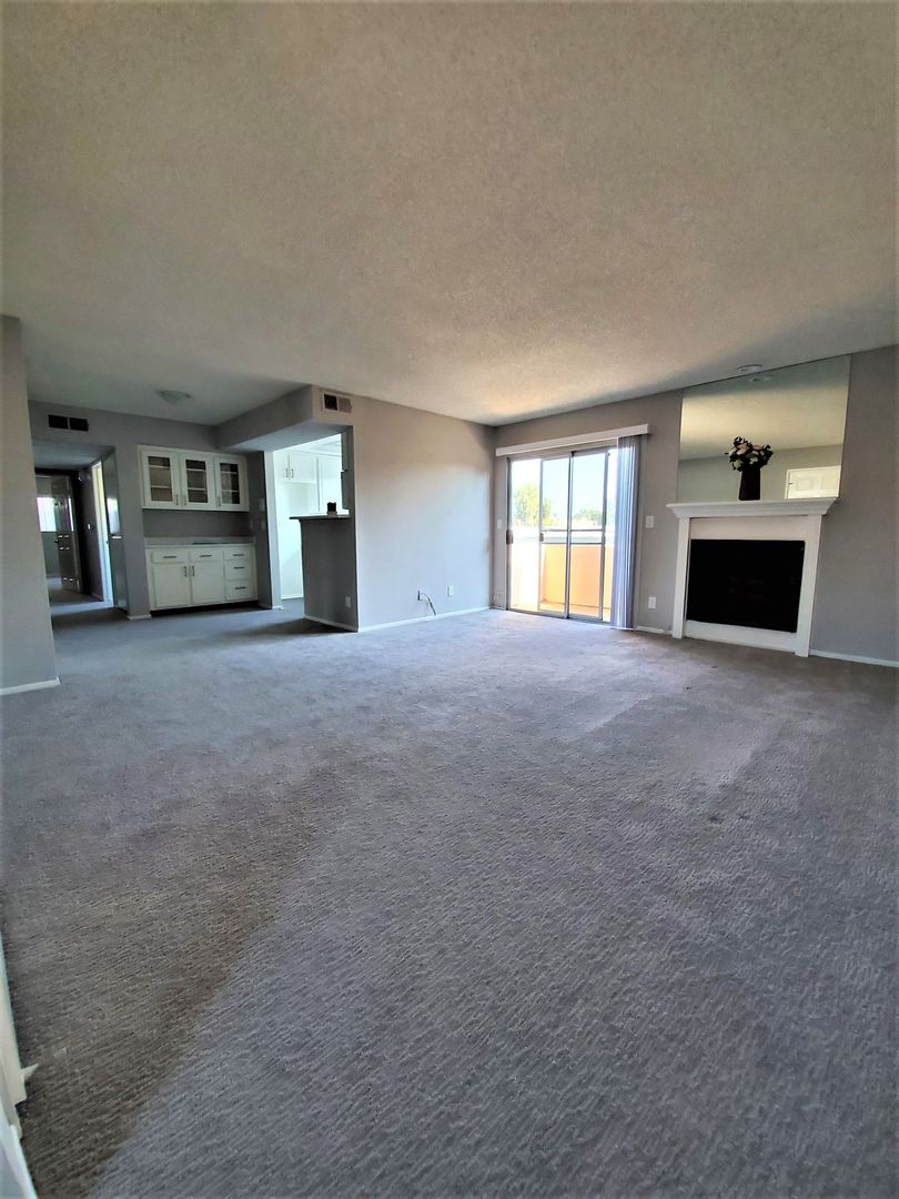 10934 Huston St.
