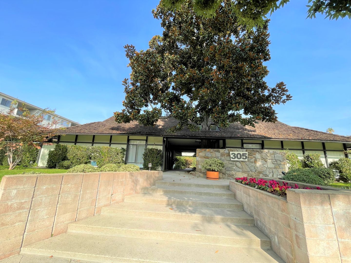 Pasadena Apartment: 305 E. California Blvd.