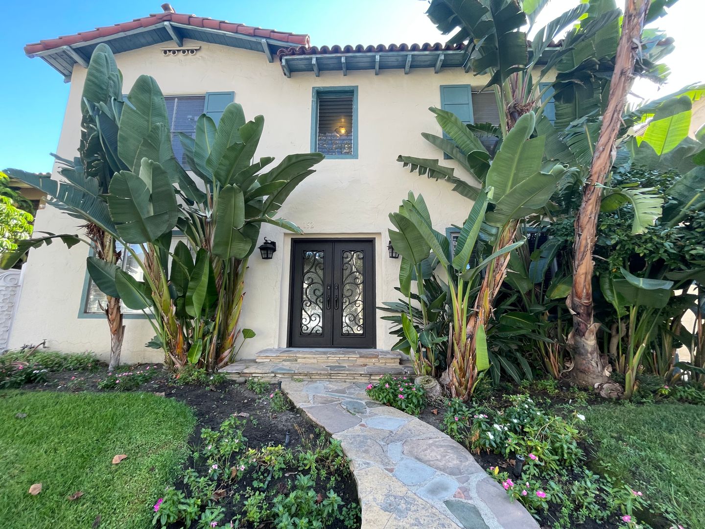 Beverly Hills Apartment: 152 North Arnaz Drive