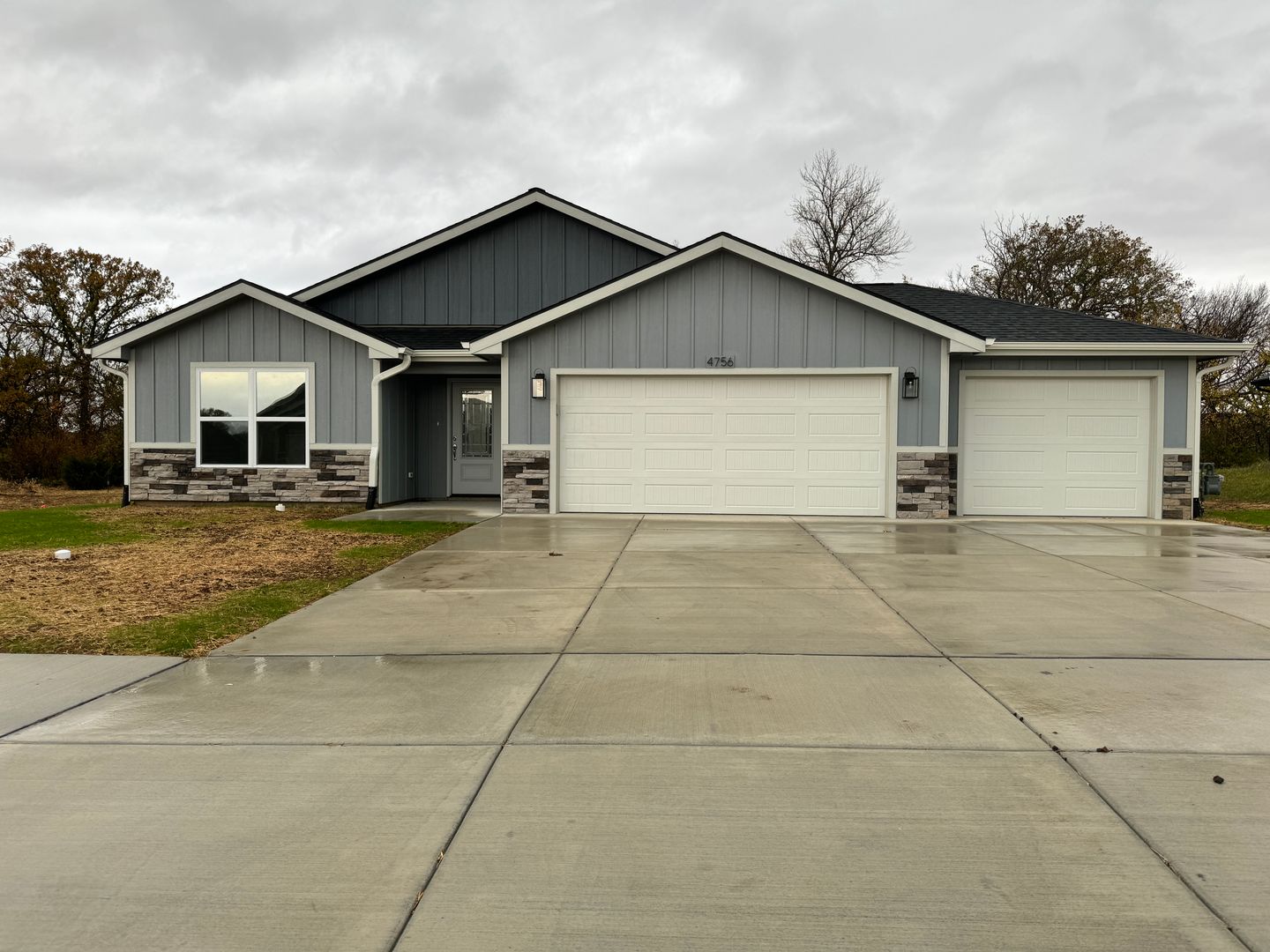 Manhattan House: 4756 Raven Creek Dr