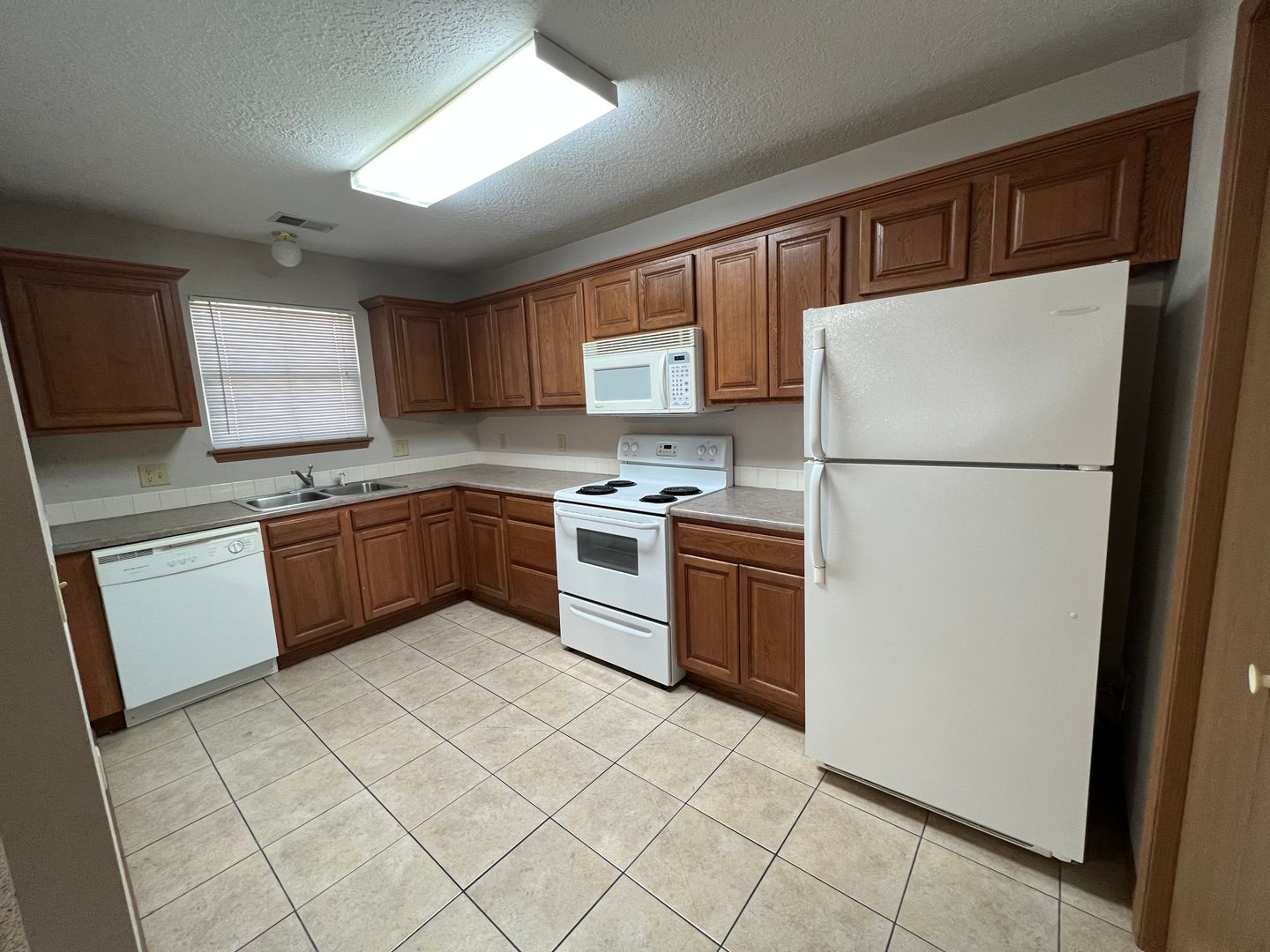 Manhattan House: 1105 Ratone Street, #7