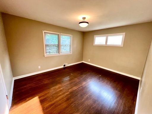 Listing photo thumbnail