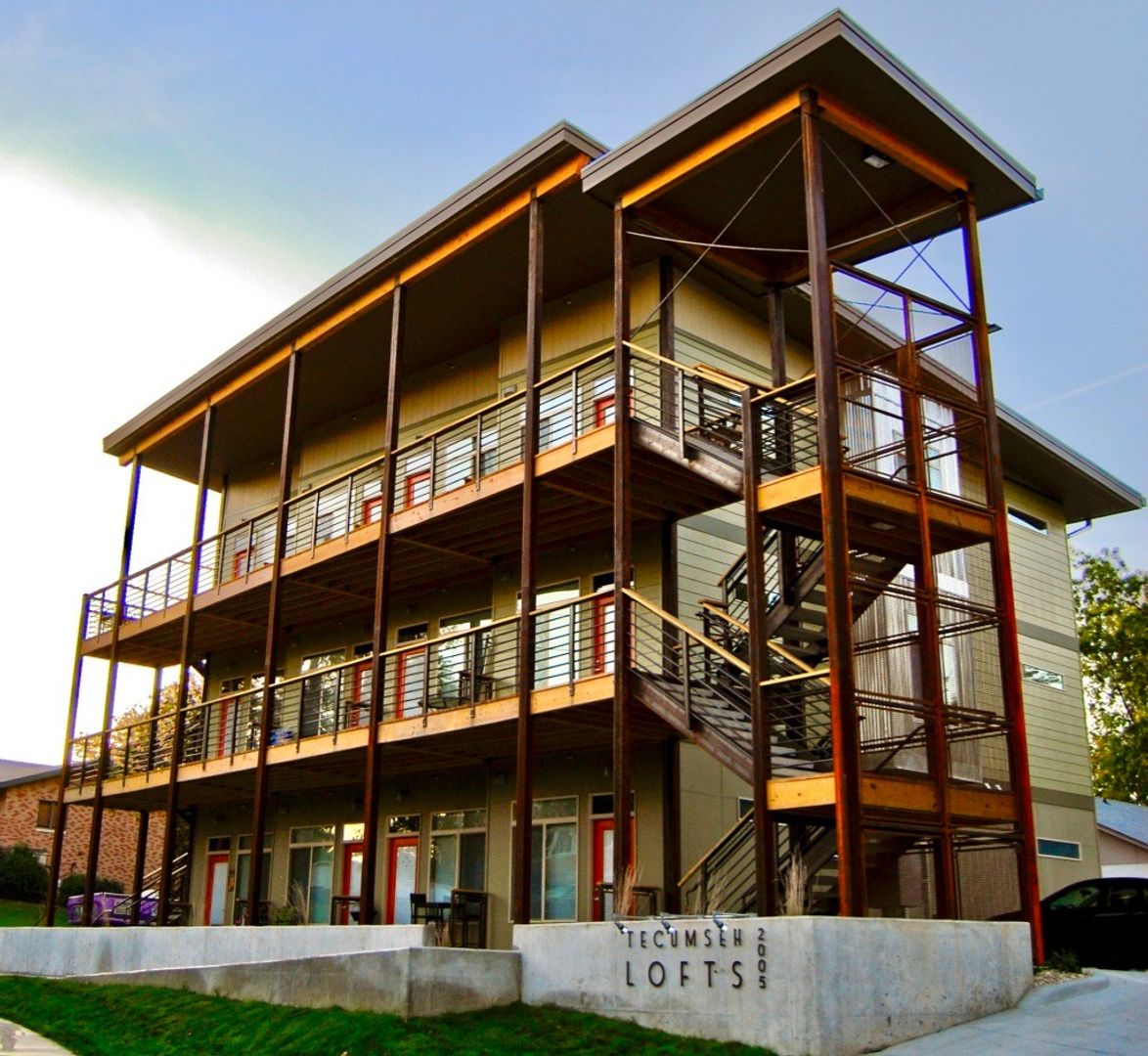 Manhattan Apartment: 2005 Tecumseh Rd