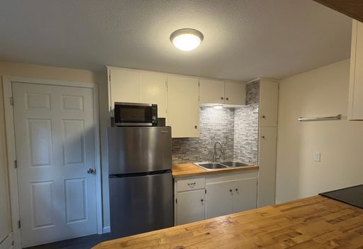 Listing photo thumbnail
