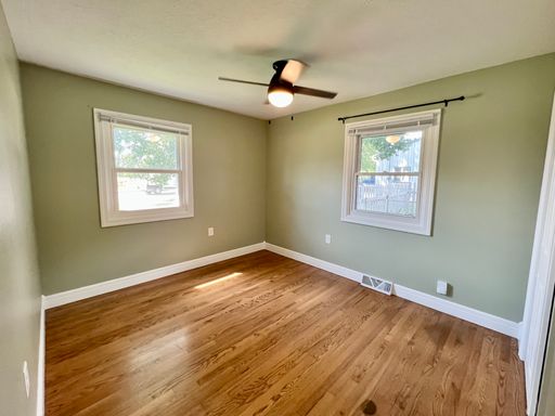 Listing photo thumbnail