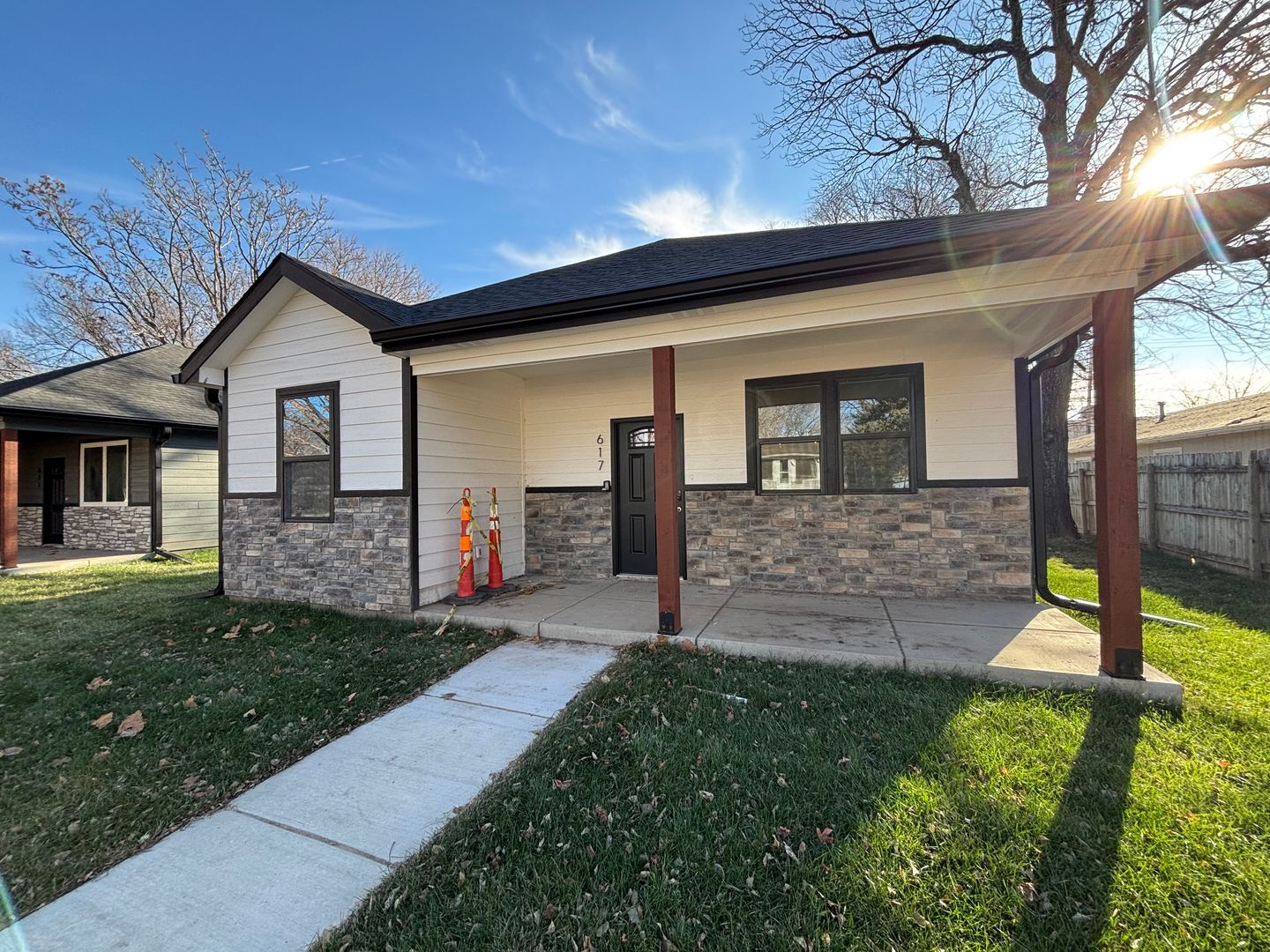 Manhattan House: 617 Yuma St.