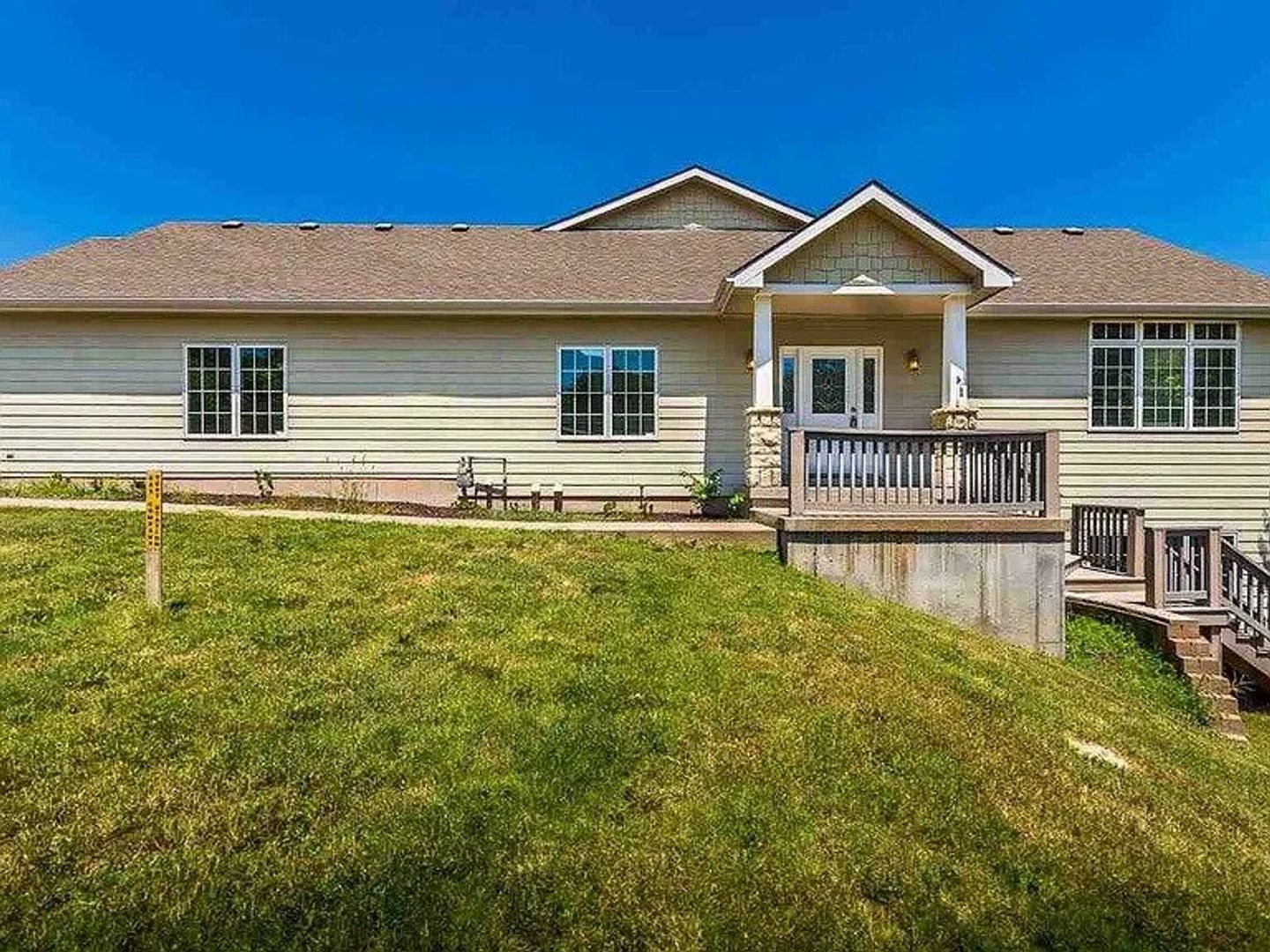 Manhattan House: 1616 Mulligan Place