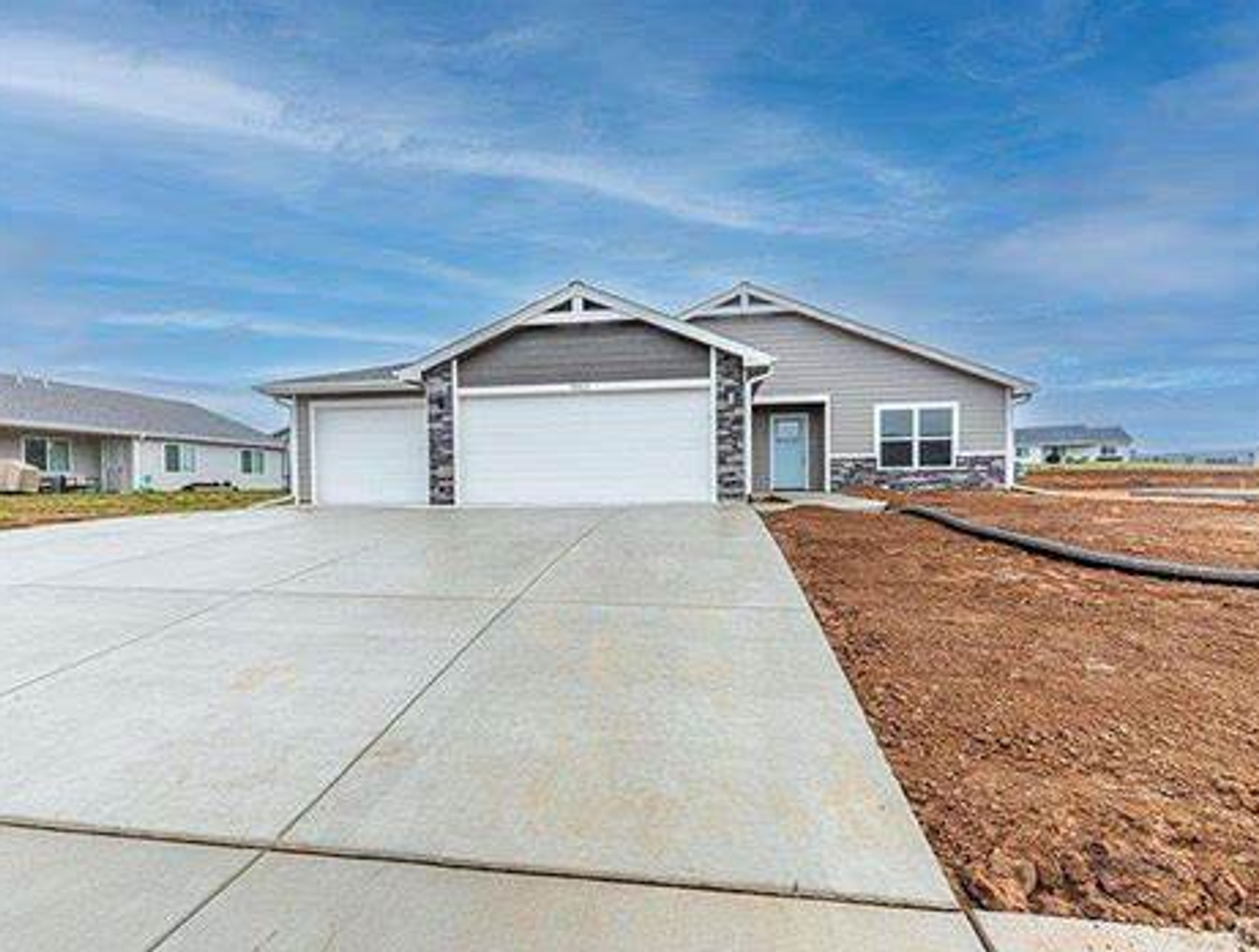 Manhattan House: 9163 Bullfrog Dr.