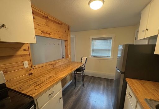 Listing photo thumbnail