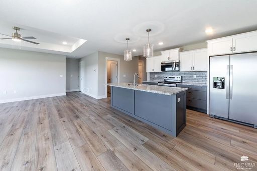Listing photo thumbnail