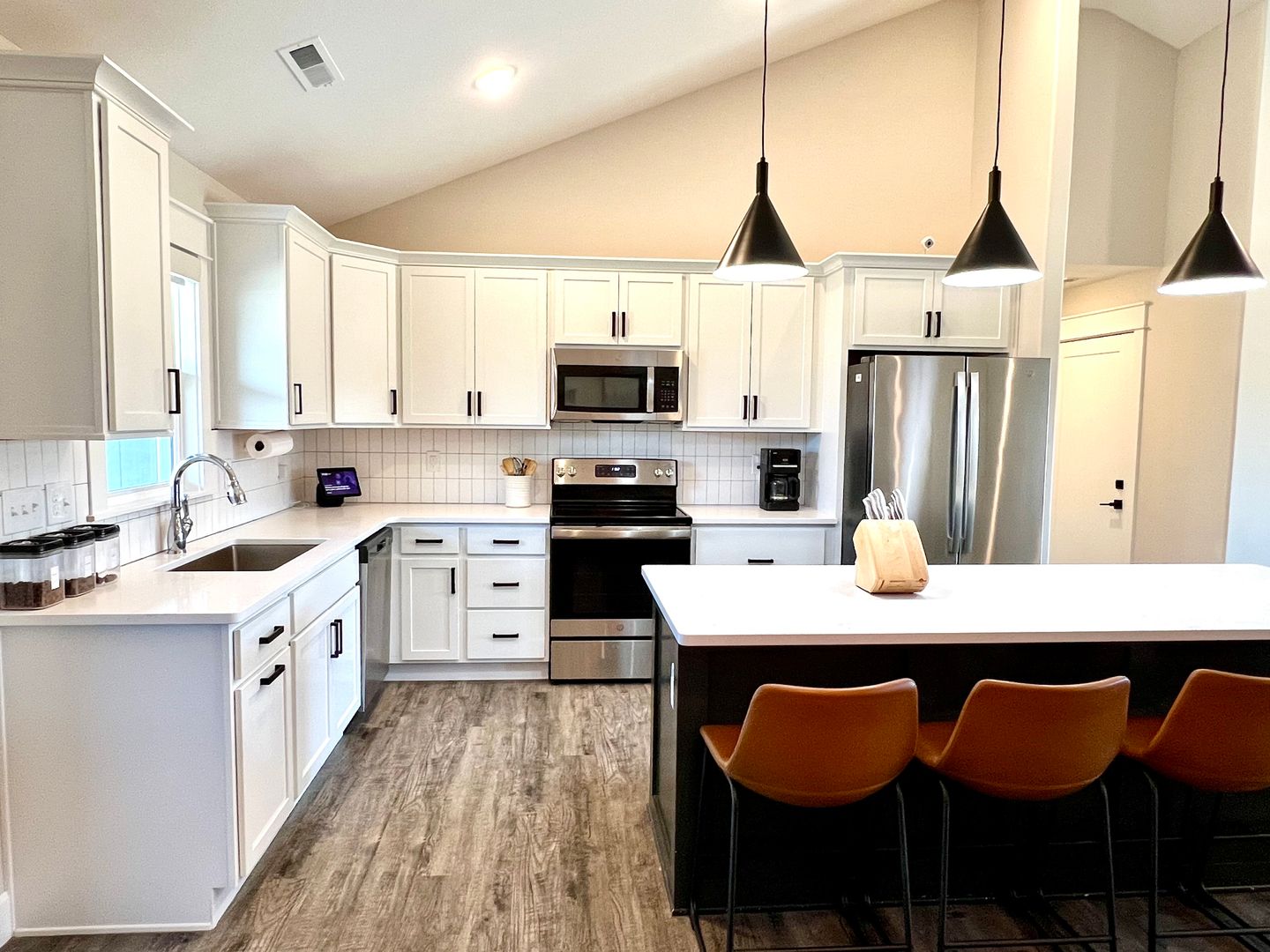 Manhattan House: 4912 Plumthicket Dr