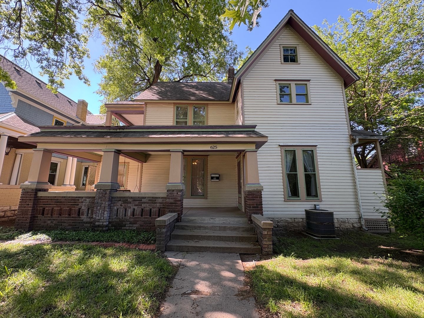 Manhattan House: 625 Houston Street