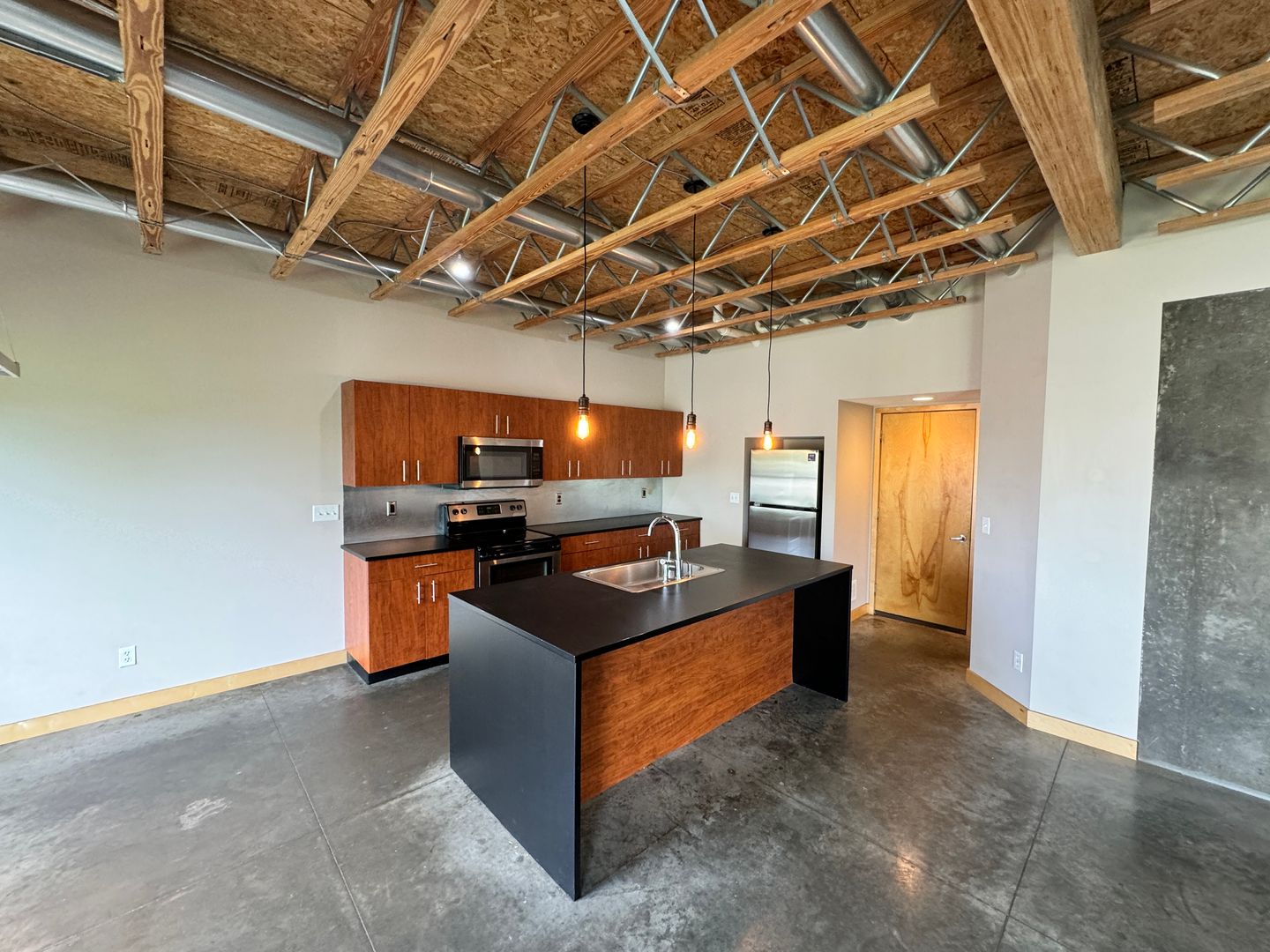 Manhattan House: 100 Silo Place