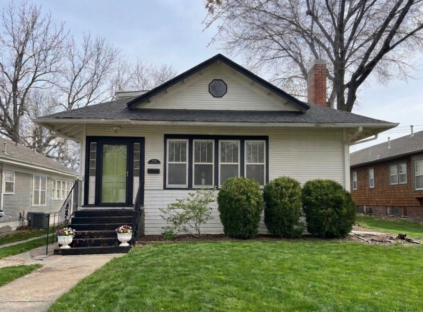 Manhattan House: 1605 Humboldt St.