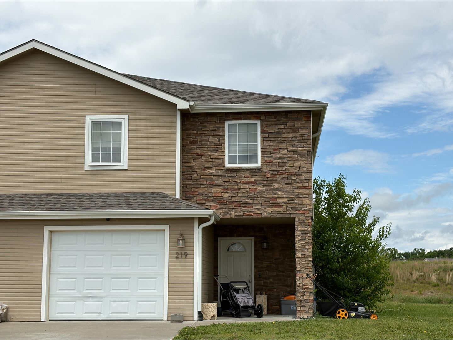 Saint George House: 219 Kelly Lane
