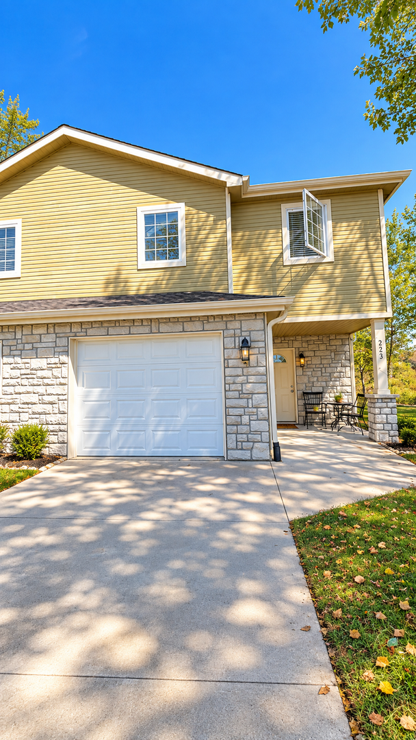 Saint George House: 223 Kelly Lane