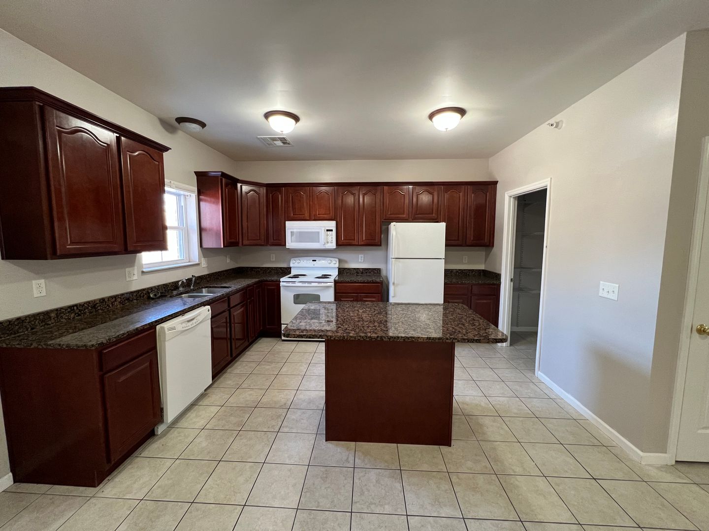 Manhattan House: 1126 Bertrand Street, #14