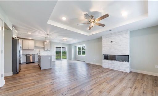 Listing photo thumbnail