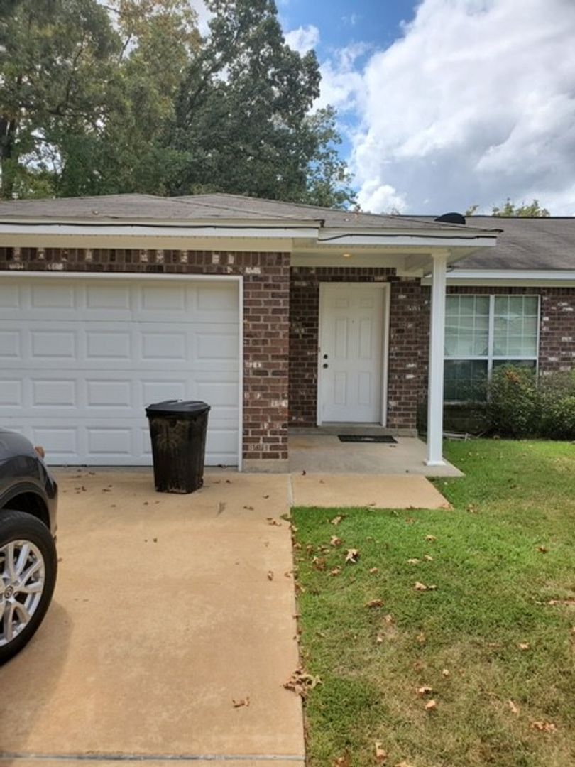 West Monroe Apartment: 703 Splane Dr