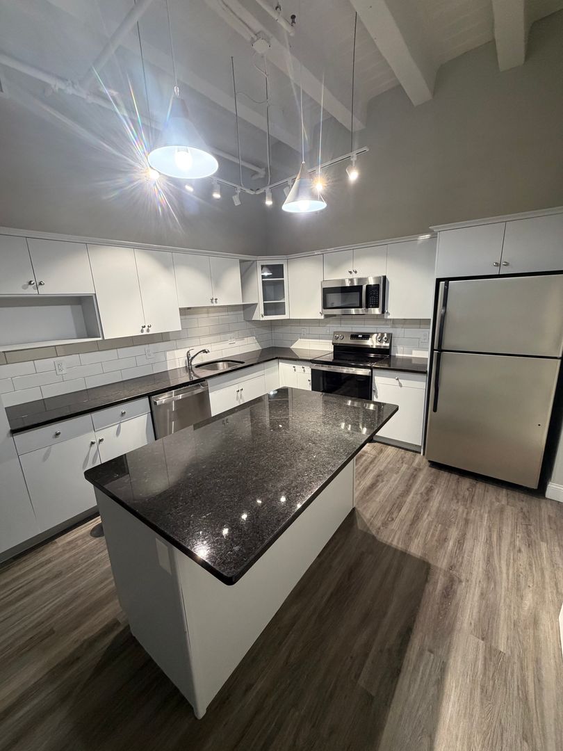 Lynn Apartment: 24 Mount Vernon Street