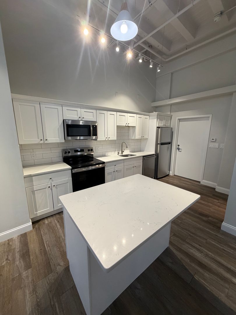 Lynn Apartment: 24 Mount Vernon Street