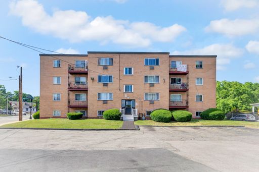 A Small Town in the City! - Experience living in Hyde Park