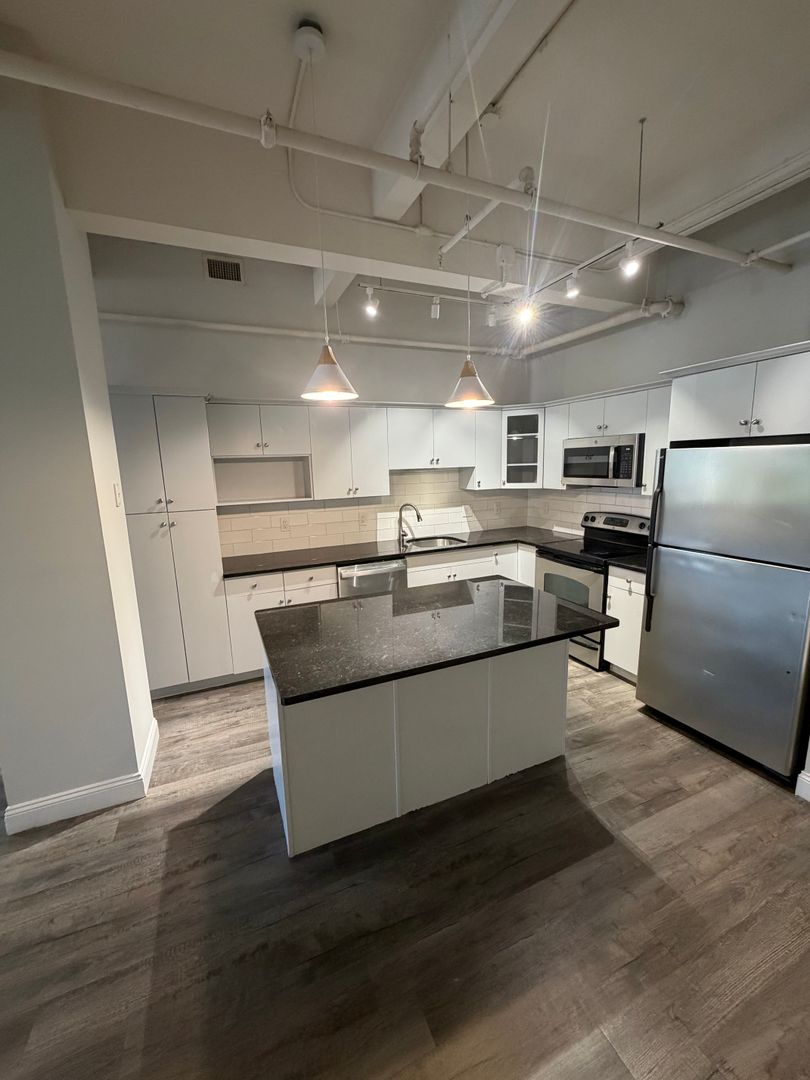 Lynn Apartment: 24 Mount Vernon Street
