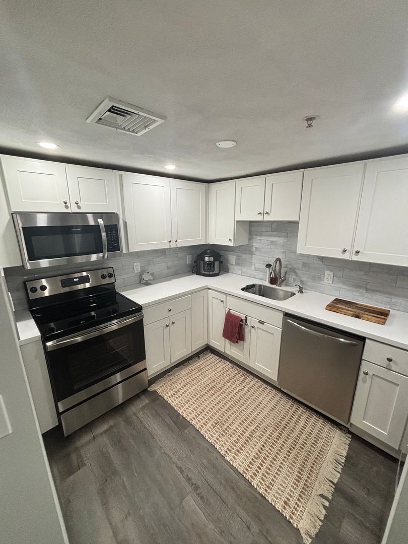 Revere Apartment: 190 N Shore Rd
