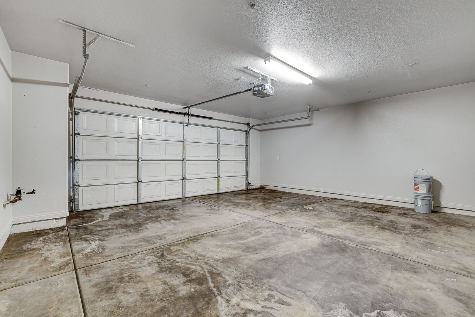 Henderson Apartment: 452 Hunter Dr