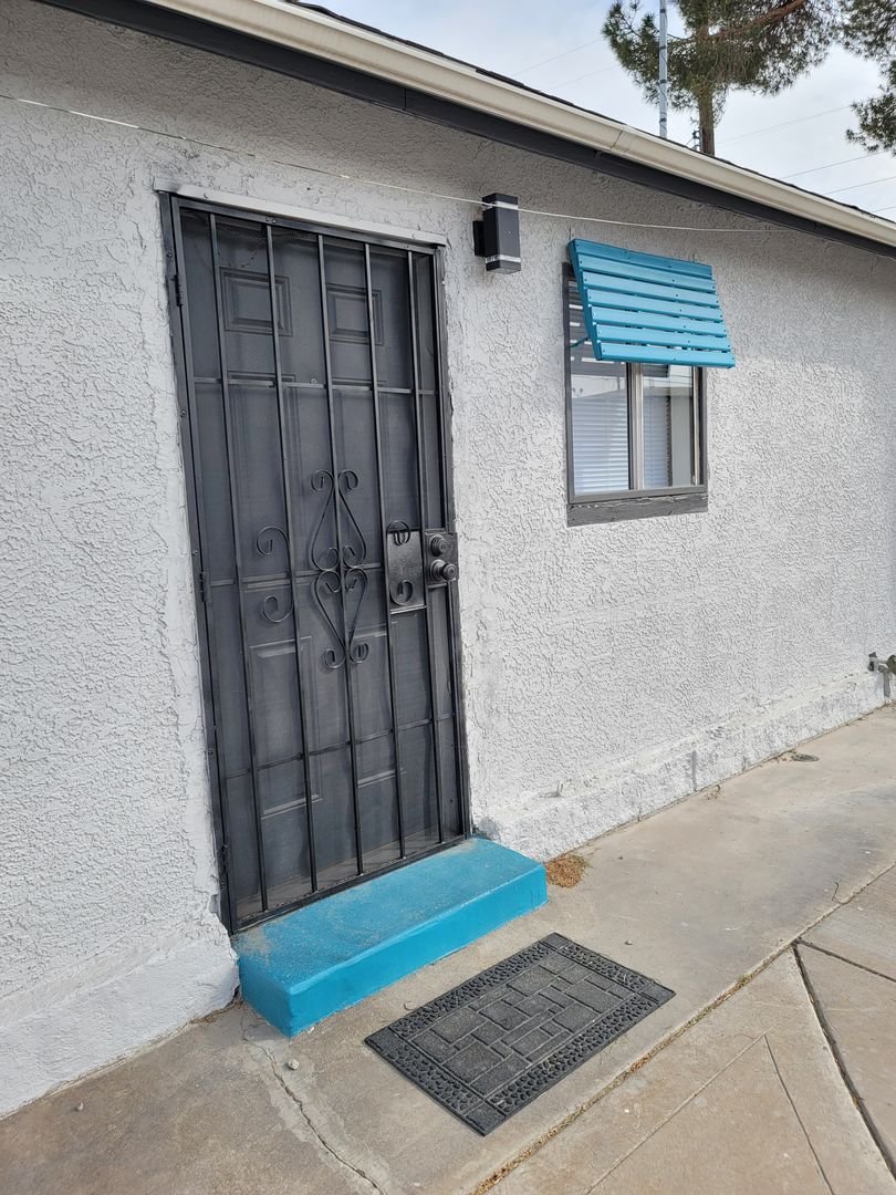 Henderson Apartment: 108 E. Coogan Dr.