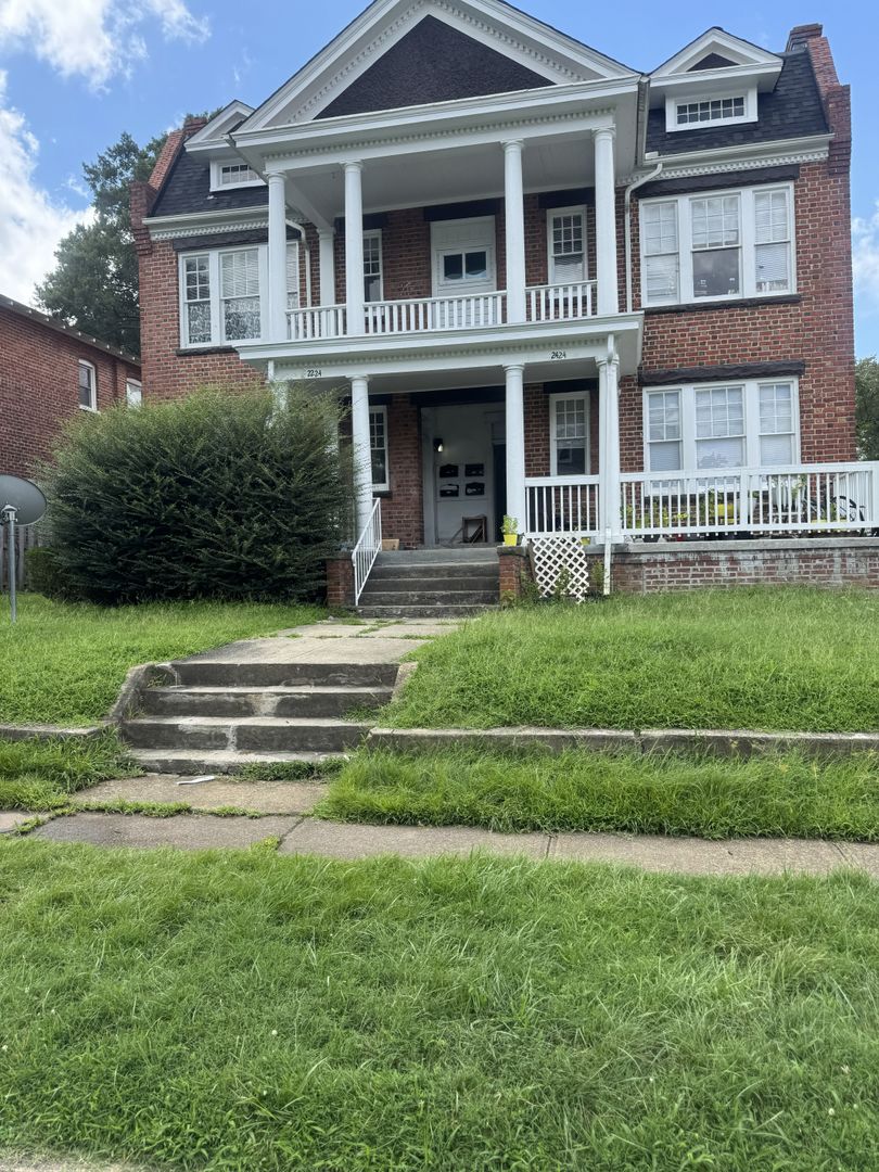 Richmond Apartment: 2422 Barton Ave