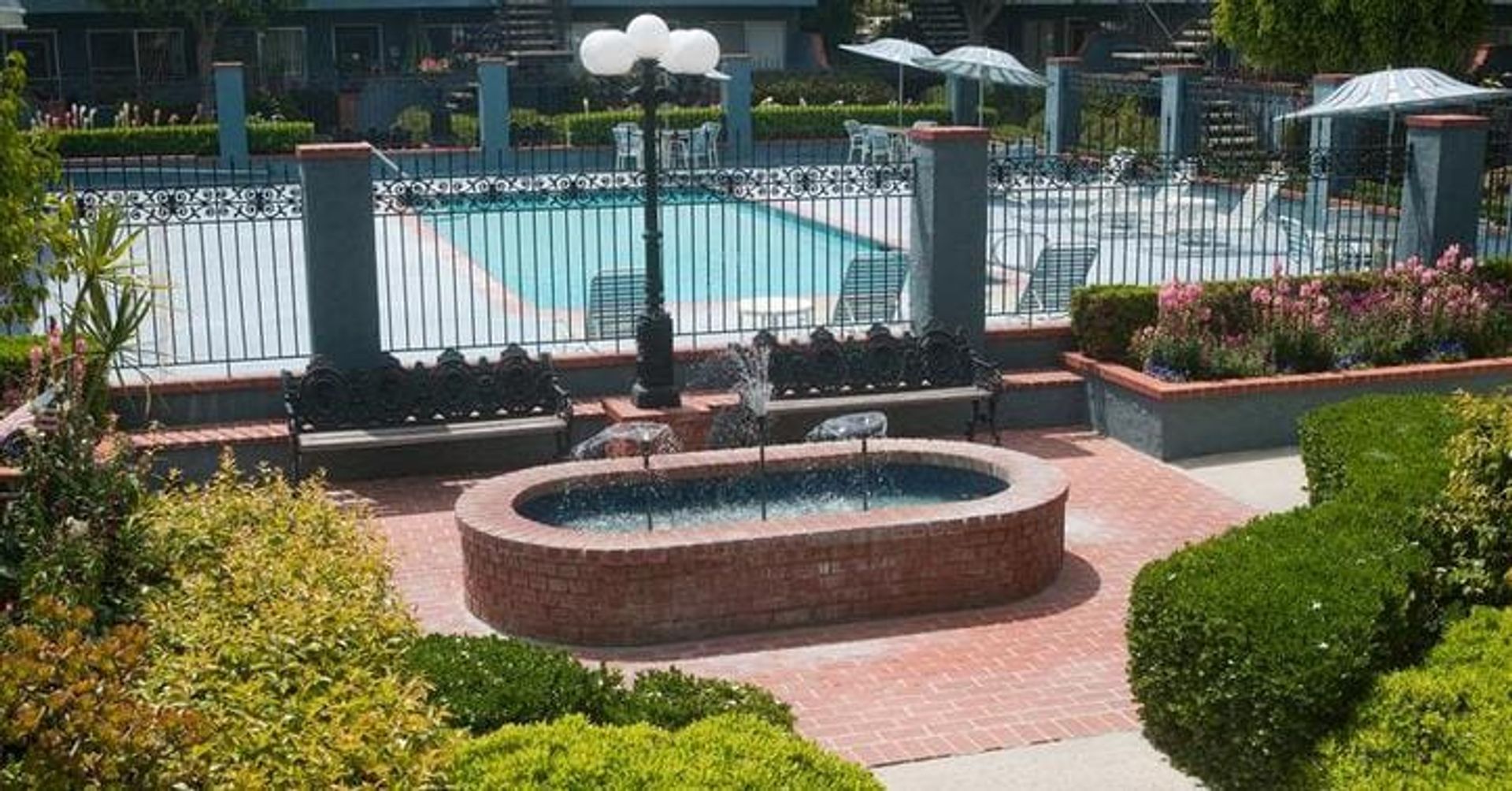 Pool at Casa de Helix Apartments (5 of 5)