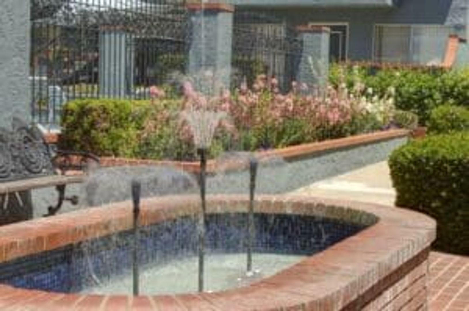 Pool at Casa de Helix Apartments (3 of 5)