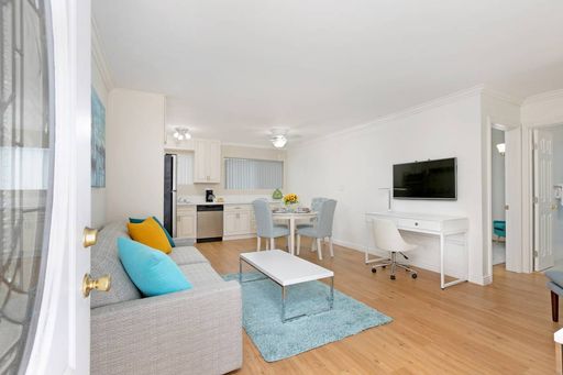 WALK TO THE BAY!!! EXCEPTIONAL 1 BEDROOM - PACIFIC BEACH - WOOD FLOORS - DESIGNER CLOSET – photo 1