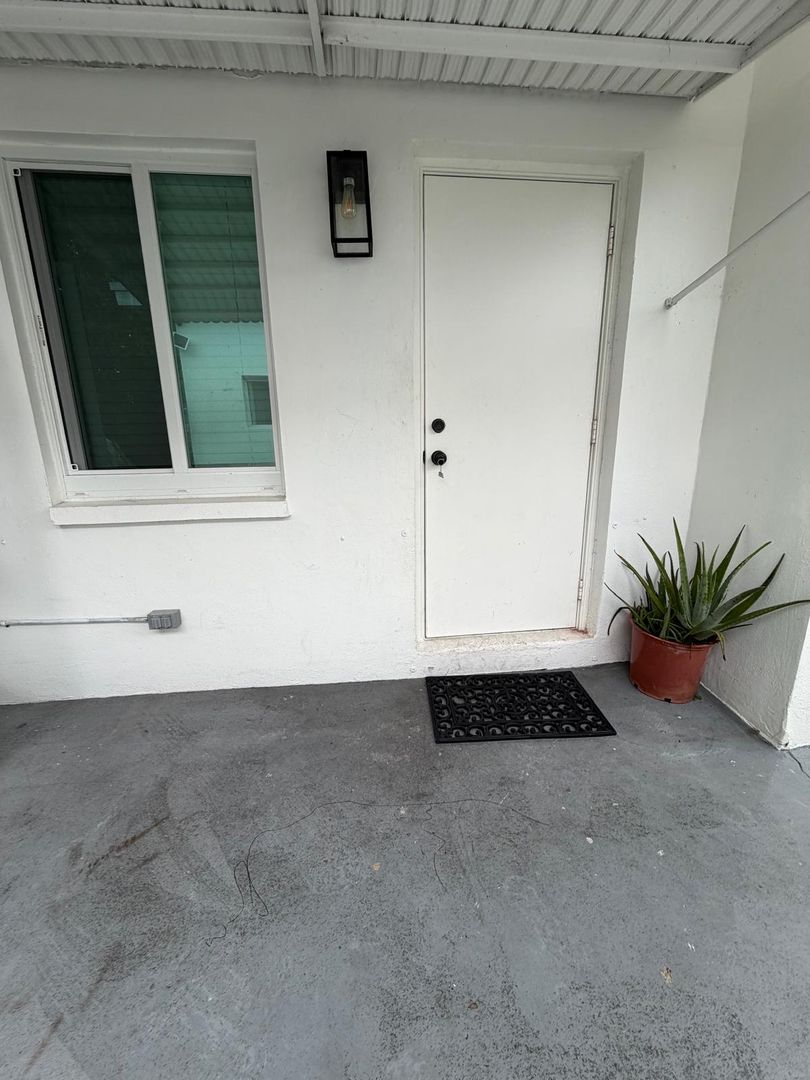 Tamarac House: 6716 NW 71st Court