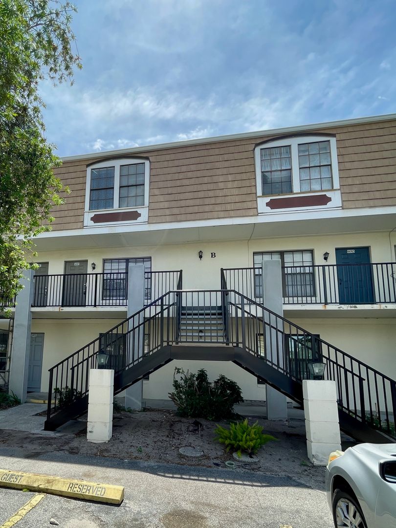 Orlando Condo: 6083 Village Circle South