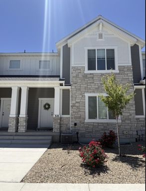 *$1100 OFF FIRST MONTH'S RENT if lease is signed by September 7th!* Newer Unit in the Spanish Fork Juniper ridge Townhomes