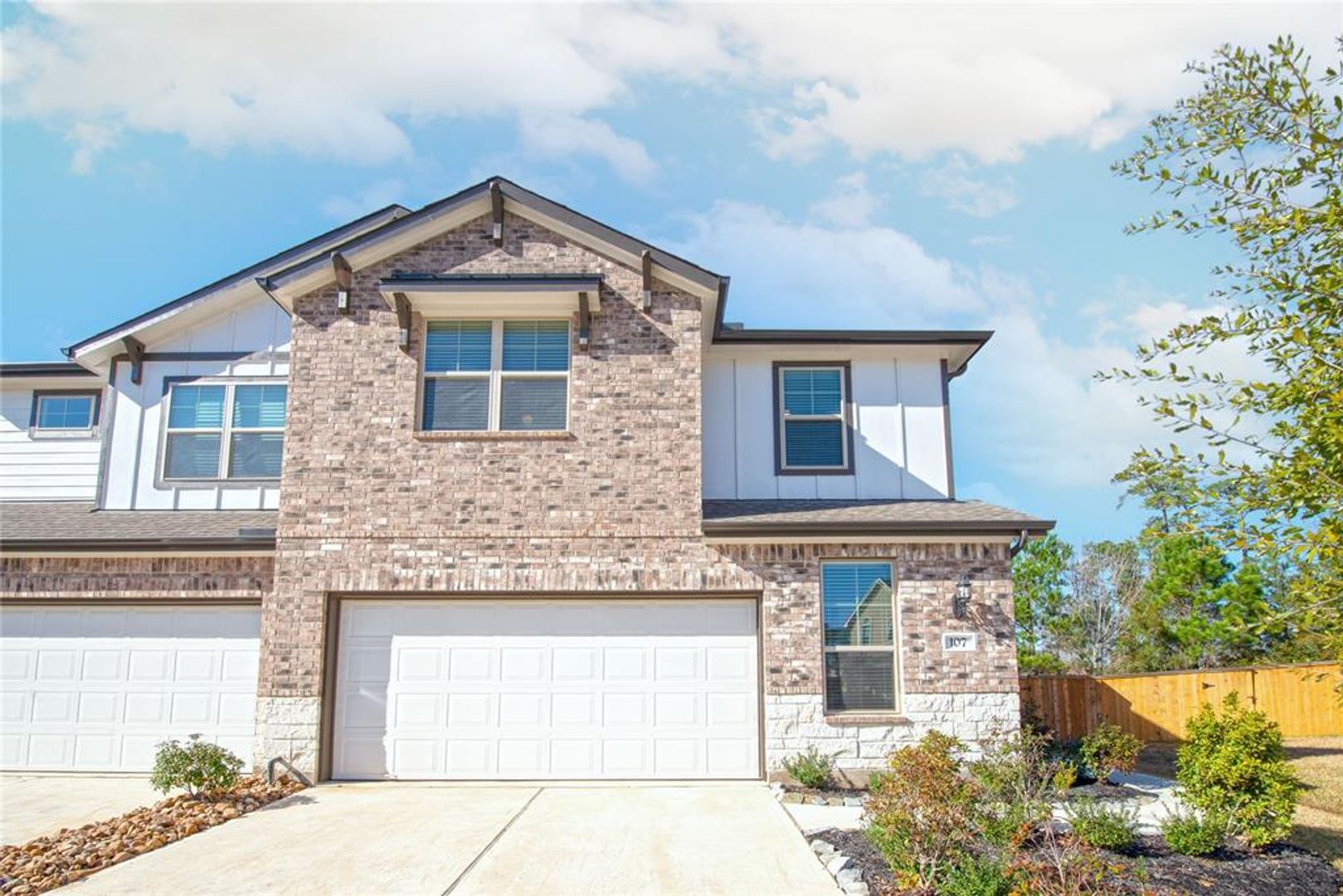 Conroe House: 107 Silver Sky Court
