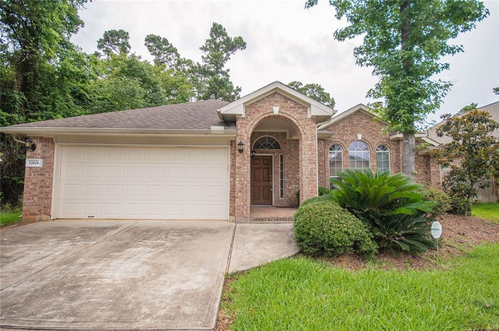 Montgomery House: 12810 Lake Shore Dr