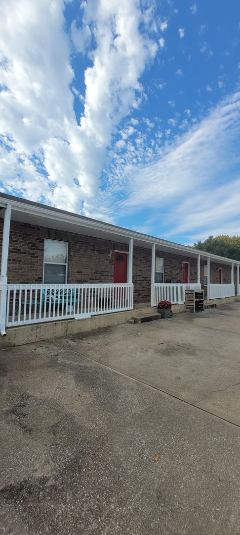 Pleasant Hill Apartment: 801 Johnson Cir