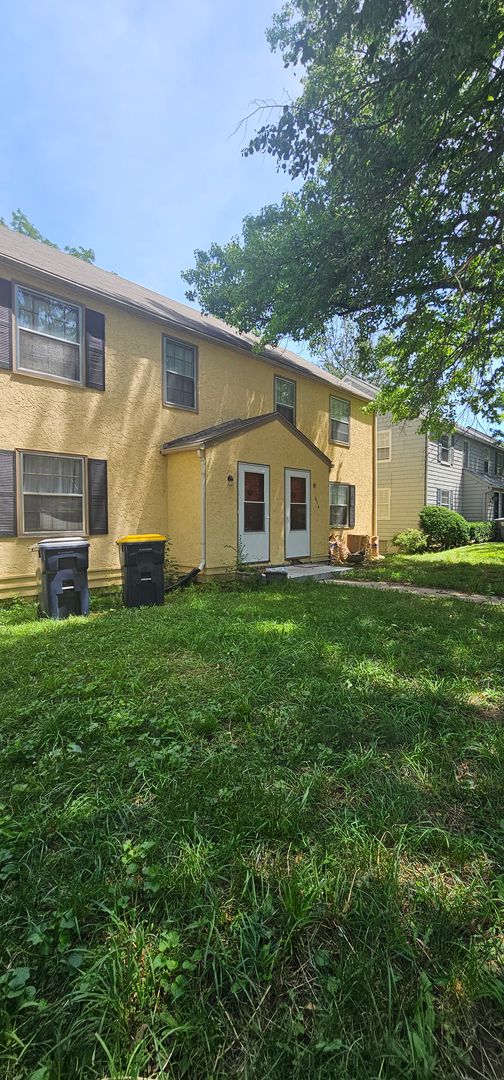 Kansas City Apartment: 612-614 E 63rd Terrace
