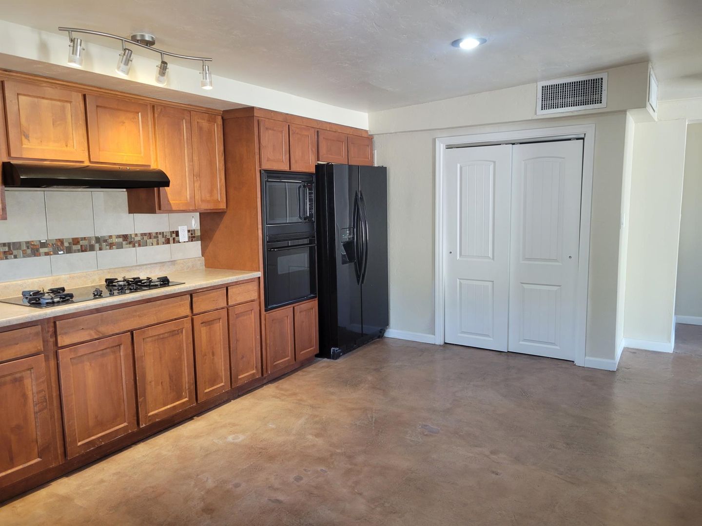 Tucson House: 1911 S Magnolia Ave